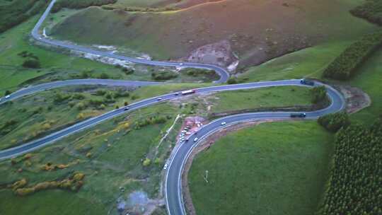 中国内蒙古乌兰布统夏季草原公路傍晚夕阳