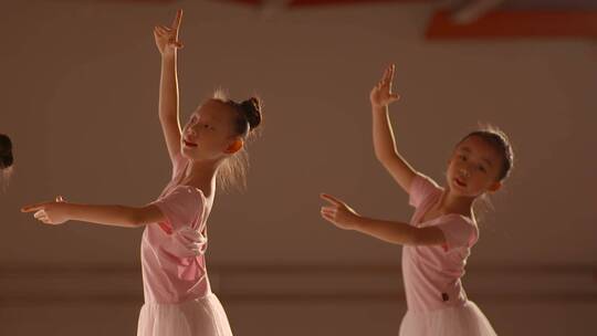 儿童舞蹈课堂培训芭蕾舞现代舞舞蹈教室练舞视频素材模板下载