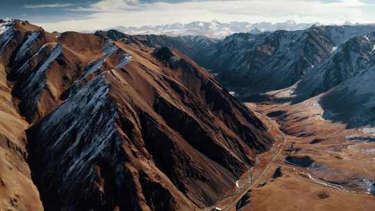 吉尔吉斯斯坦，高山，树木，旅游