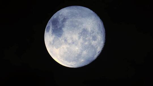 高分辨率拍摄月球表面
