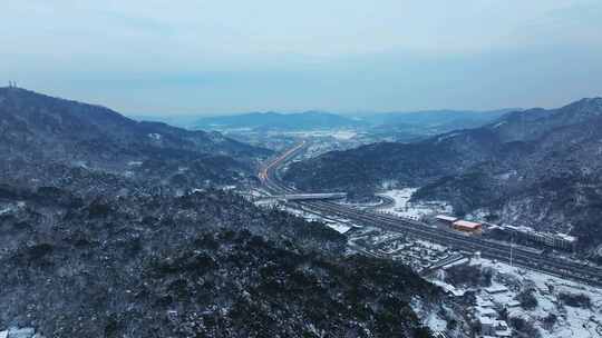 长沙岳麓山后山西二环快速路雪景航拍