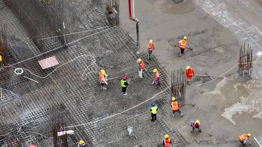 建筑工地施工打混泥土视频素材模板下载