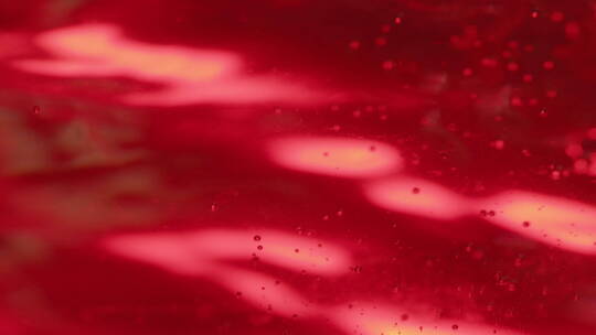 2K红色液体里的气泡和水波纹