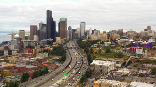 高速公路到西雅图市中心早上交通通勤