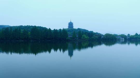 清晨时分的雷峰塔