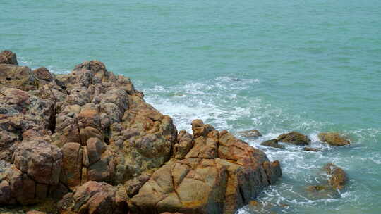 海边岩石礁石浪花 大海岸边石头海浪