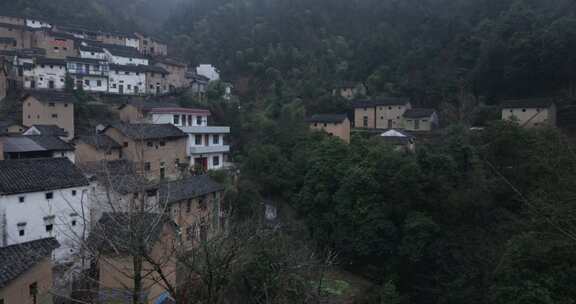 安徽阳产土楼山村云雾缭绕远景