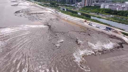 浙江杭州钱塘江潮水江东大桥潮水