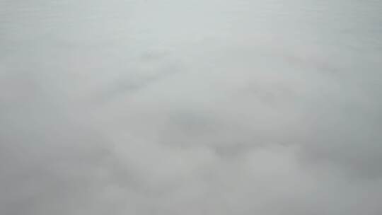无人机穿云云层之上航拍