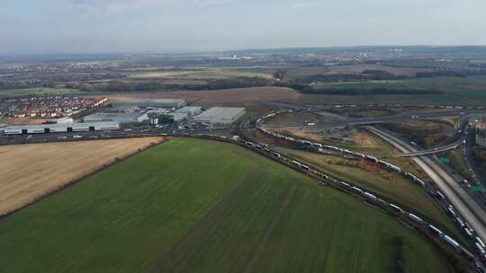 城镇附近交通堵塞