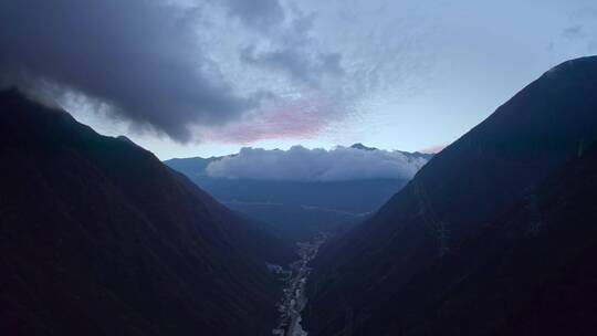 高原地区大山航拍