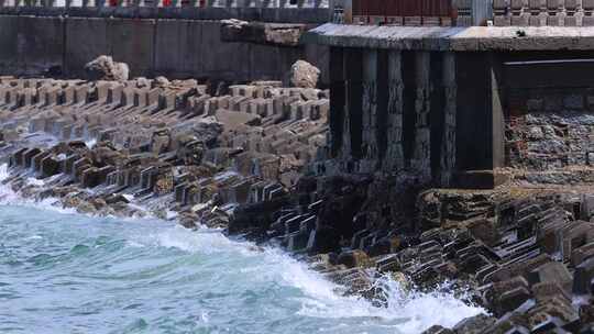 海浪浪花拍打海岸 (1)视频素材模板下载