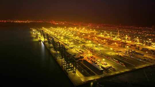 航拍夜景天津港集装箱货运码头