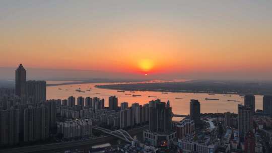 芜湖城市黄昏时分的江景与高楼全景