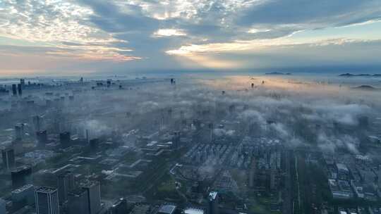 杭州滨江区城市平流雾云海