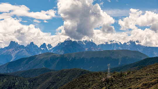 西藏芒康红拉山垭口达美拥雪山延时摄影视频素材模板下载