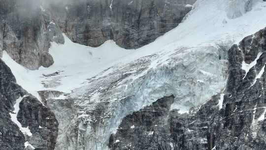 四川甘孜稻城亚丁雪山地质地貌近景镜头