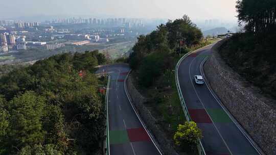 航拍汽车盘山公路