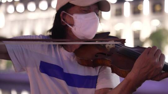 拉小提琴的男人视频素材模板下载