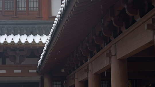 杭州径山寺中式古建筑寺庙雪景