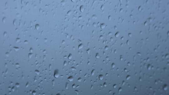 4K玻璃窗下雨雨滴意境空镜实拍视频