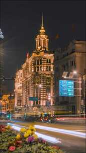 上海外滩夜景建筑与车流