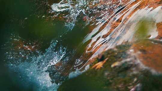 山间溪水水流