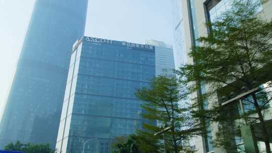 第一视角城市穿越路跑镜城市速度感快闪