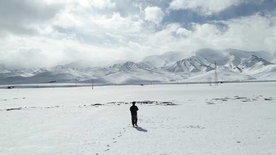 在昆仑山行走徒步4K航拍