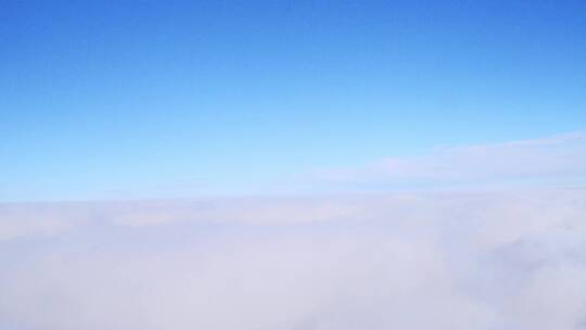 飞机闯过云层云层之上视频素材模板下载