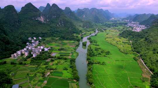 航拍桂林阳朔遇龙河景区竹筏漂流