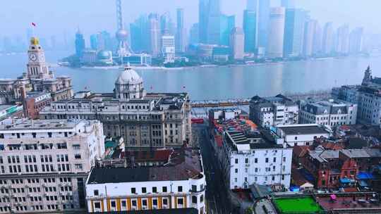 上海外滩建筑与陆家嘴天际线全景