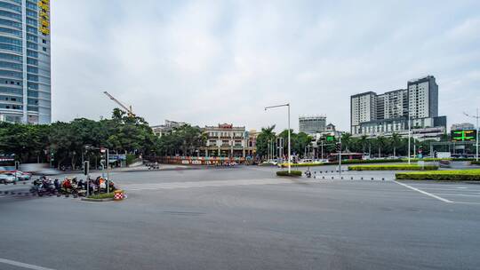 广西南宁畅游阁交通繁忙的十字路口