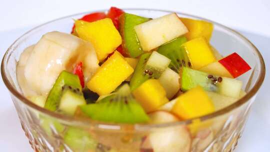 rotating-bowl-with-fruit