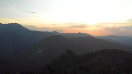 山间日出日落 山间日出 山脉日出  航拍日落