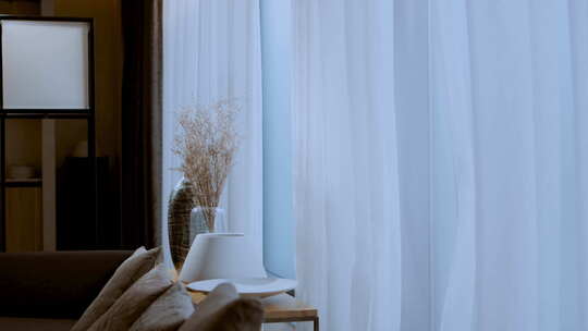 室内设计室内温馨场景，木质家具与窗帘