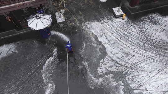 南京秦淮河夫子庙清晨工人除雪