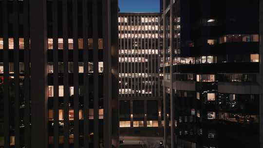 加拿大哈利法克斯市中心现代办公楼夜景