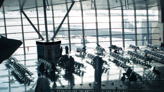 机场航站楼来往旅客延时视频素材模板下载