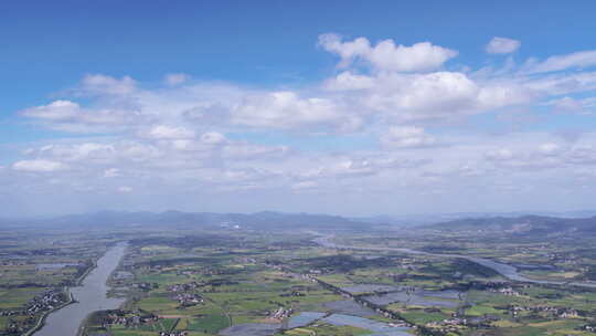 农村航拍新农村无人机俯视蓝天白云稻田野