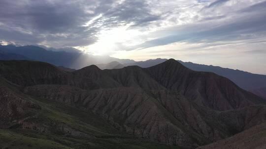 深山牧区傍晚