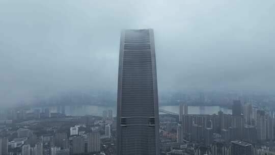 航拍雨后云雾缭绕的湖北武汉绿地中心大厦