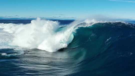 大海巨浪海啸袭来惊涛拍岸