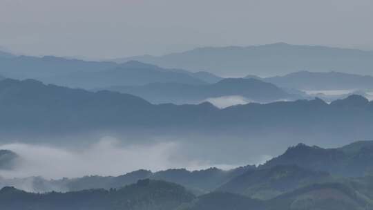 广西柳州万亩茶园清晨雾天航拍