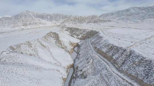 fpv穿越机航拍德令哈青藏高原雪山峰雪景