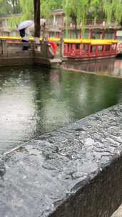 雨中济南护城河，天下第一泉黑虎泉白石桥