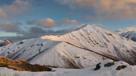雪山自然风光全景