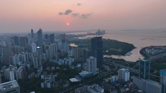 夕阳下的城市海口航拍