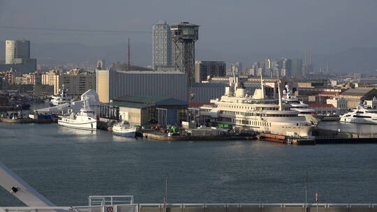 西班牙巴塞罗那城市和港口景观视频素材模板下载