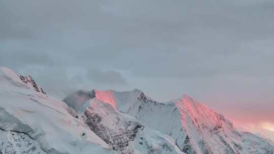 航拍川西横断山脉色曲隆巴雪山日照金山风光